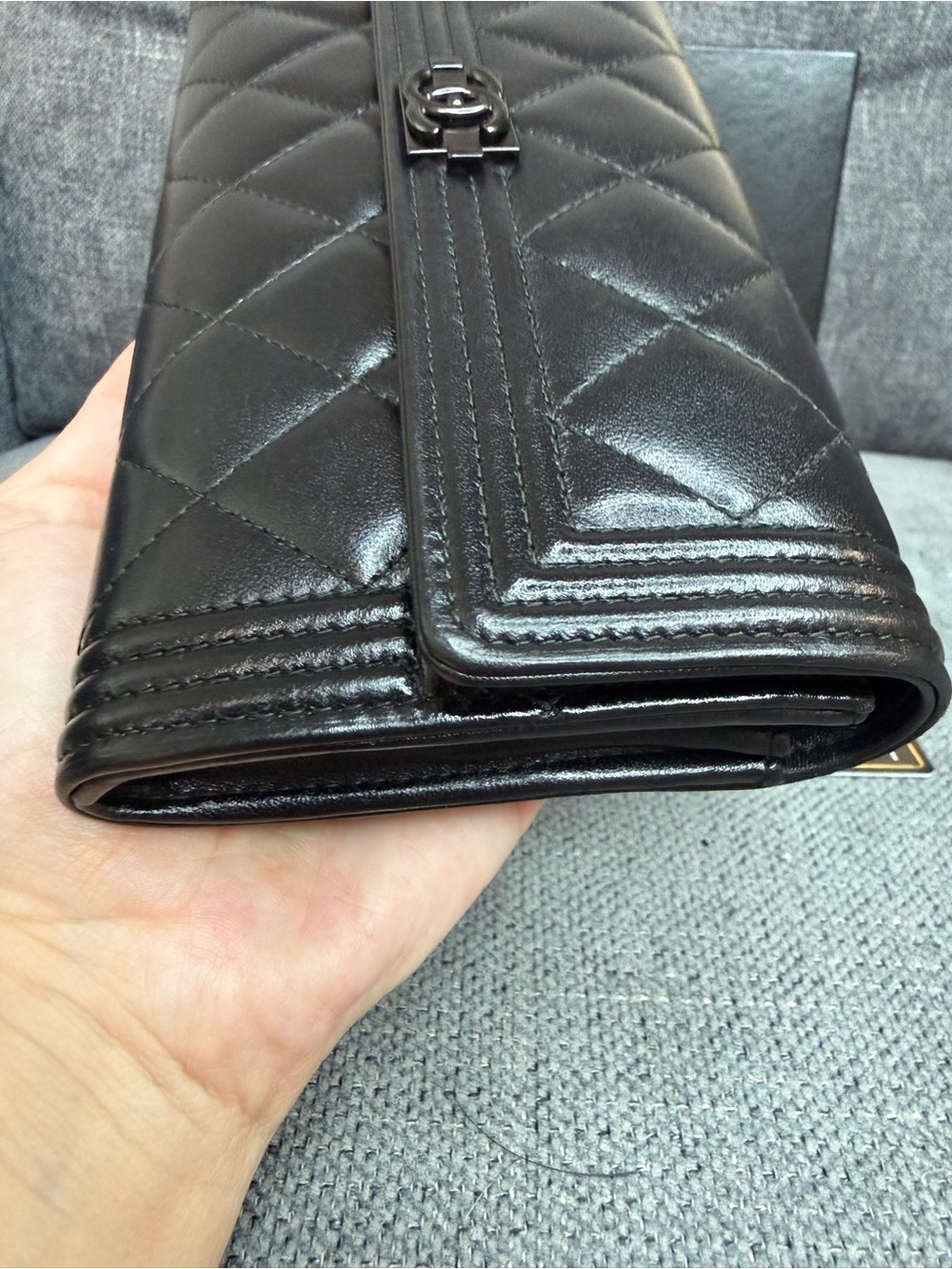 CHANEL Boy SO BLACK lambskin long wallet - Picture 5 of 11